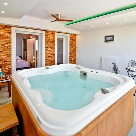 Villa Villa Antea With Pool & Jacuzzi Zadar