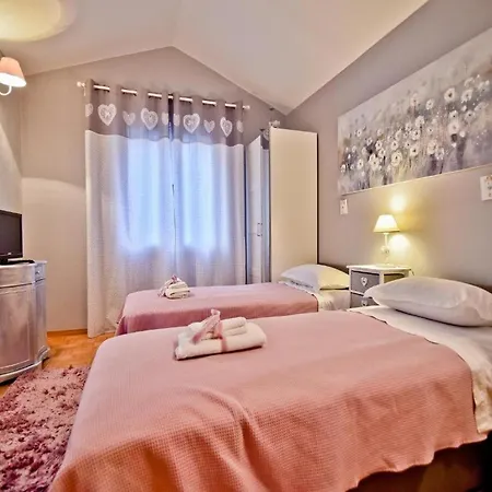 Villa Antea With Pool & Jacuzzi Villa